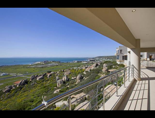 5 BEDROOM HOUSE FOR SALE IN BLUEBERRY HILL